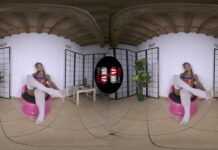 Stunning Ebony Babe Glorya Dressed Up As SnowWhite Loves Posing Her Feet And Playing With A Vibrator