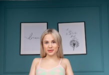 Gorgeous Nubile Blondie, Nikki Hill, Fucks Herself For Online Daddies