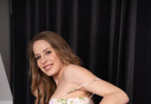 Svetlana Fucks Herself On The Livingroom Table