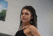 Skinny Alt-Hippie, Kim Toy, Puts On An Amazing Solo Performance