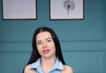 Martina Puts Her Big Lips To Good Use Sucking A Massive Dildo