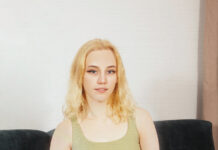 Mia Parker Is A Bubble Butt Blondie Who Loves Fingering Her Delicious-Looking Pussy