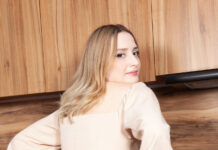 Pale Blondie, Sweety Babe, Rubs Her Clit Hard Until She Cums