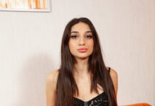 Roxanne Makes Love To Herself Alone In Her Living Room