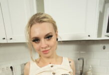 First Interracial Experience Of Busty Petite Doll Pretty Di In VR