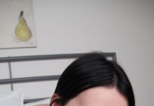 19Yo Cute Asian Saleslady Seduced into Anal Porn