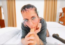 Pantyhosed Goth Girl Spitroasts Dildos