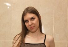 Alice Xo Strips See Through Lingerie To Play In The Shower