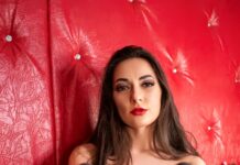 Elise Vivienne – Watch But Don’t Touch