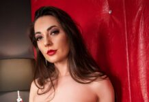 Elise Vivienne – Watch But Don’t Touch