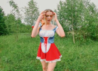 Samantha Rouge In The Open Field