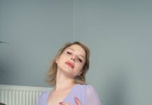 Extreme Dildo Insertion With Unsatiable Crystal White