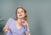 Extreme Dildo Insertion With Unsatiable Crystal White