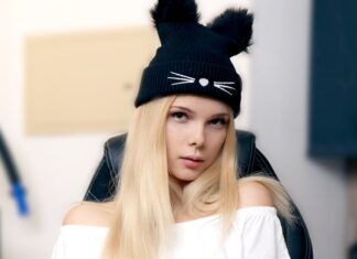 Samantha Shain Teen in My Office 180vr Video