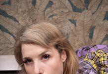 Pierced And Tatted Crystal White Loves Big Things In Her Wet Pussy