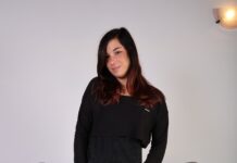 Brunette School Girl’s Dirty and Smelly Feet Satisfies Her Daddy