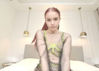 Wikki striptease – slow, seductive, and all yours