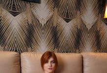 Assolle Stops Moping To Ride Her BF’s Fat Cock