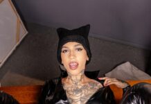 Batman: Catwoman (A Porn Parody)