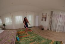 Hole In One starring Peach Lollypop