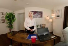 Intern Not Wearing Panties Seduces Boss