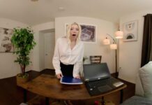 Intern Not Wearing Panties Seduces Boss