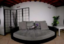 Black-Haired Tattooed Vixen Has A Stunning Figure And Sexy Feet That She Loves Flaunting