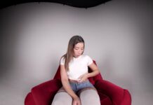 Layla Vibrates Her Clit Right In Front Of You