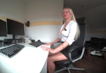 Sekreträrin findet Femdom Sammlung