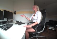 Sekreträrin findet Femdom Sammlung