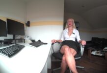 Sekreträrin findet Femdom Sammlung