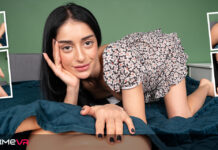 Ara Mix Splits Her Pussy Open With A Large Dildo