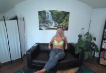 Gemeine Mitbewohnerin lässt Dich Sperma schlucken