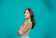 Hostess With Benefits [Passthrough]