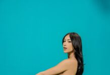 Hostess With Benefits [Passthrough]