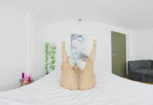 Busty Latina MILF Andressa Mancini’s Solo VR Masturbation