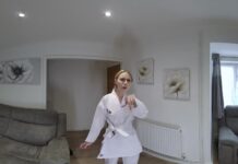 Facesitting Karate Babe – Chloe Toy