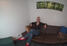 Selbstbewusste Business Lady in Satin