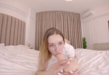 Blondie Fucks Herself For You