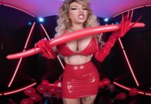 Popping balloons VR Kink